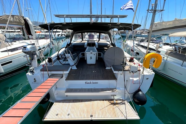 Black Swan (A/C - Generator - 12 pax)