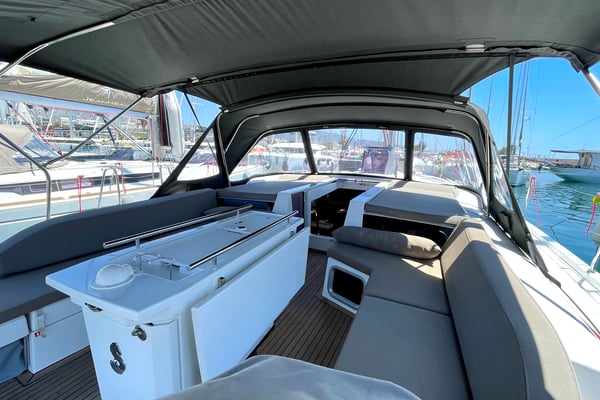 Black Swan (A/C - Generator - 12 pax)