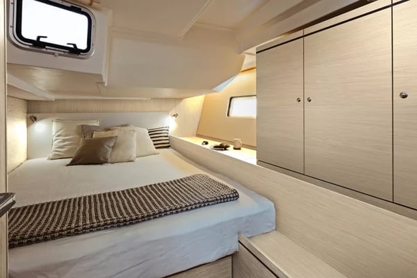 Barracuda (Refit 2026 - A/C - Generator - Electric Heads - 12 Pax)