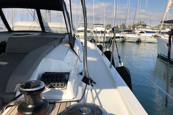 Salt Water (A/C - Generator - Inverter - 12 pax)