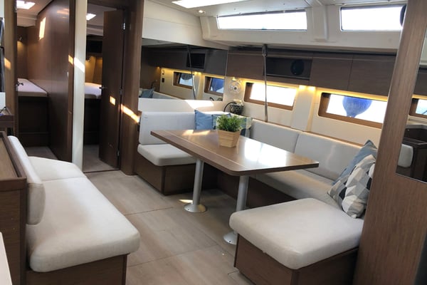 Salt Water (A/C - Generator - Inverter - 12 pax)