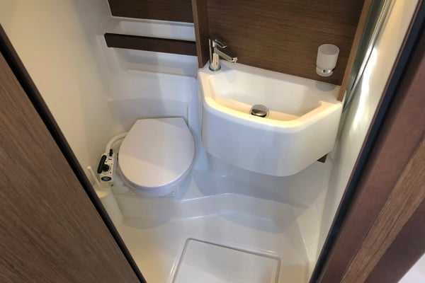 Salt Water (A/C - Generator - Inverter - 12 pax)