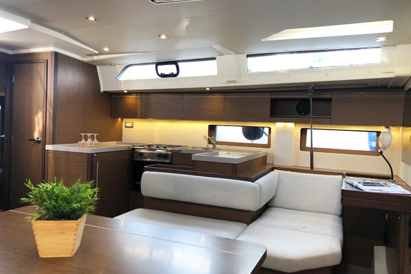 Salt Water (A/C - Generator - Inverter - 12 pax)