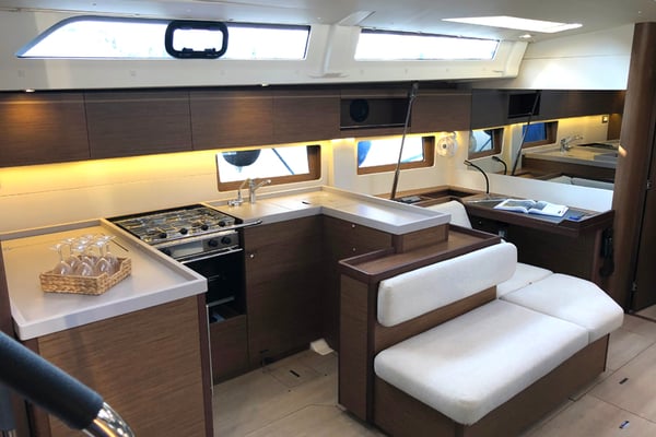 Salt Water (A/C - Generator - Inverter - 12 pax)