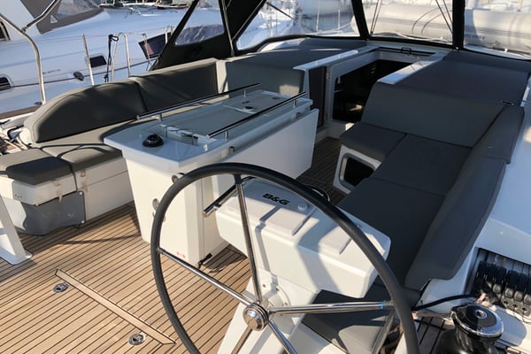 Salt Water (A/C - Generator - Inverter - 12 pax)