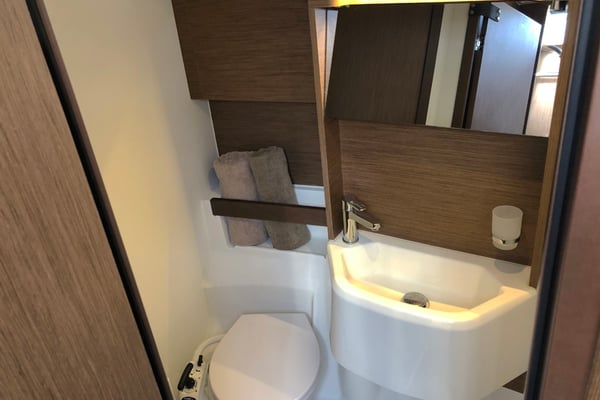 Salt Water (A/C - Generator - Inverter - 12 pax)