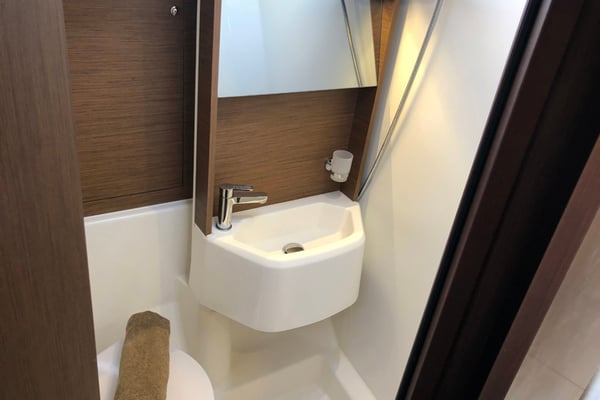 Salt Water (A/C - Generator - Inverter - 12 pax)