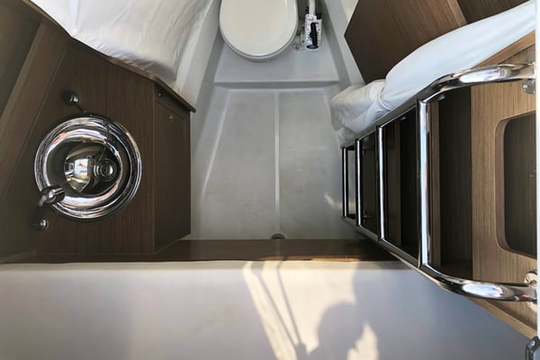 Salt Water (A/C - Generator - Inverter - 12 pax)