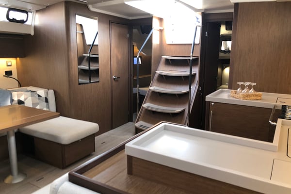 Salt Water (A/C - Generator - Inverter - 12 pax)