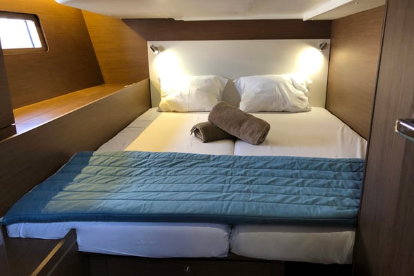 Salt Water (A/C - Generator - Inverter - 12 pax)