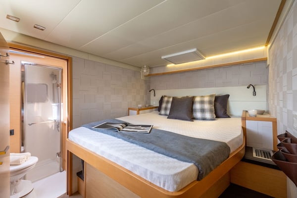 Royal Hearts (A/C - Generator - Refit 2024)