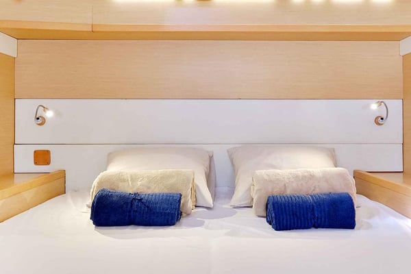 Queen of Hearts (A/C - Generator - Refit 2022)