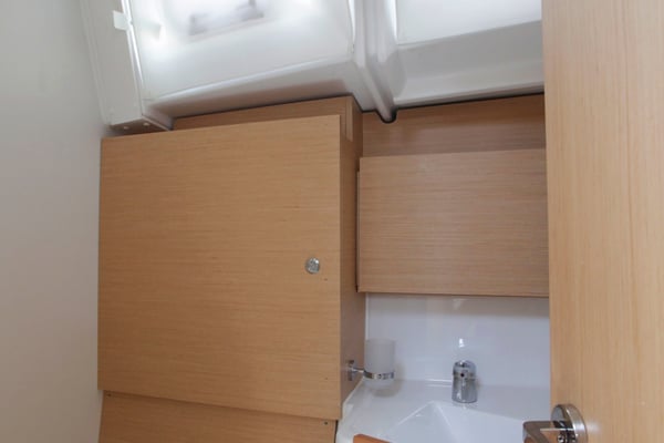 Aft WC (starboard side)