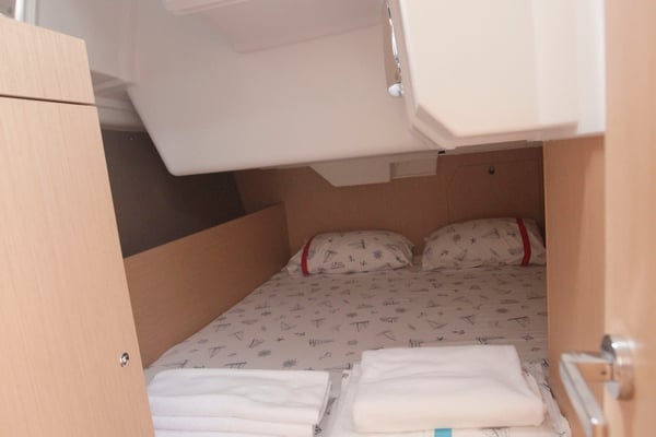 Aft Cabin (starboard side)