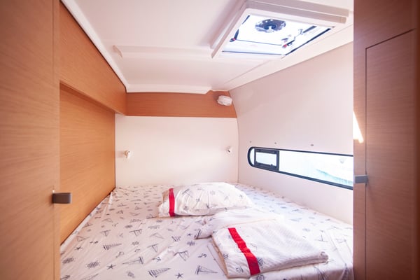 Front Cabin (starboard side)