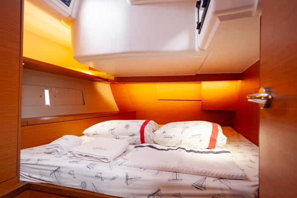 Aft Cabin (starboard side)