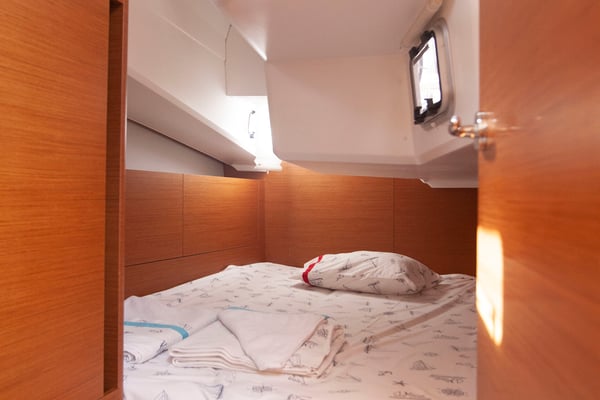 Aft Cabin (starboard side)