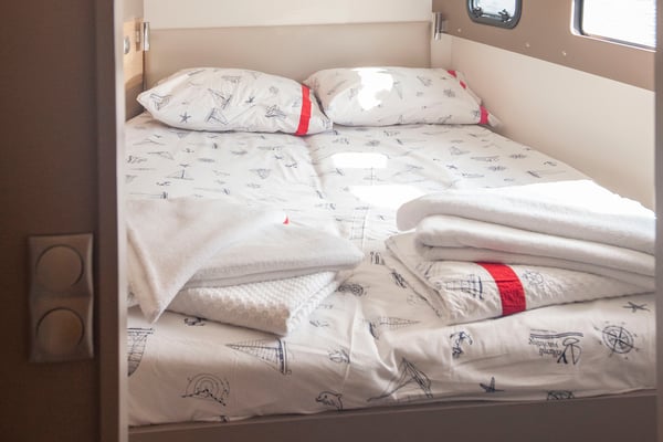 Front Cabin (starboard side)