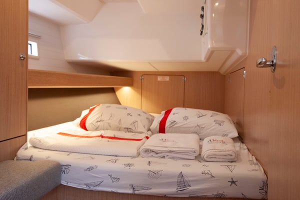 Aft Cabin (starboard side)