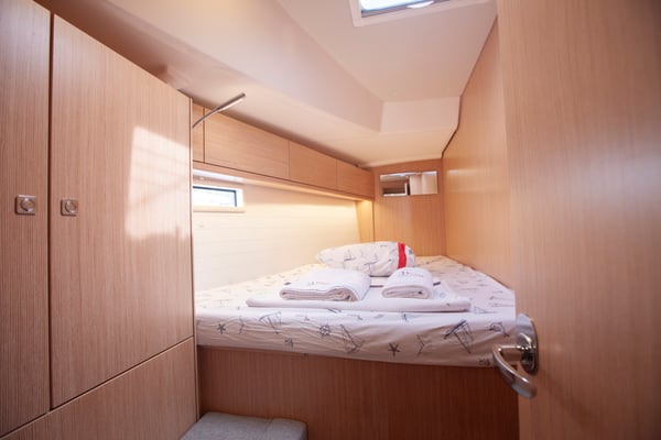 Front Cabin (port side)