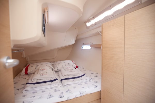 Aft Cabin (port side)