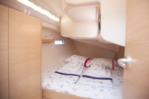 Aft Cabin (starboard side)