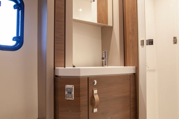 Front WC (starboard side)