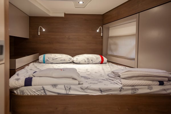 Front Cabin (starboard side)