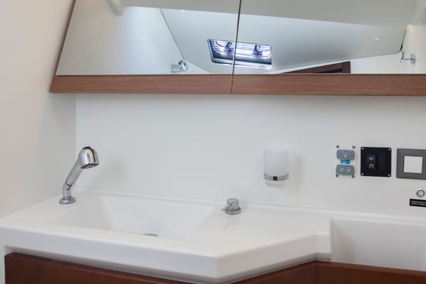 Front WC (starboard side)