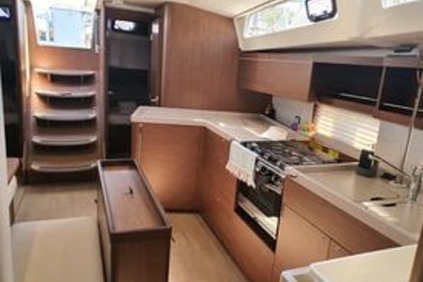 Anemos (A/C , Generator 8kVA, Solar Panels, Bow Thruster, BBQ)