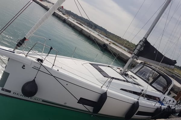 Anemos (A/C , Generator 8kVA, Solar Panels, Bow Thruster, BBQ)