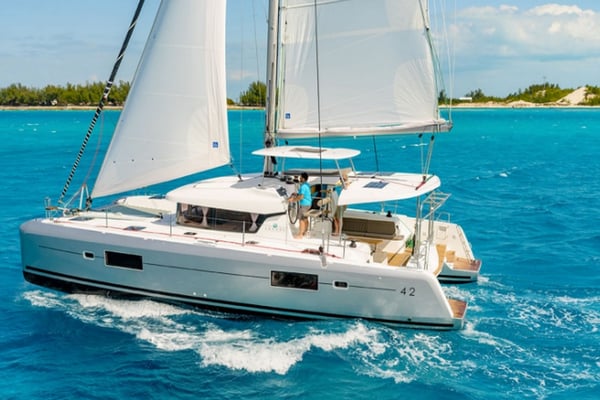 No Name: Forward Cabin #2 (Cabin Charter 2 pax) FULLY CREWED, ALL EXPENSES