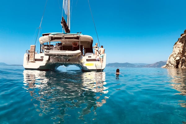 No Name: Forward Cabin #2 (Cabin Charter 2 pax) FULLY CREWED, ALL EXPENSES