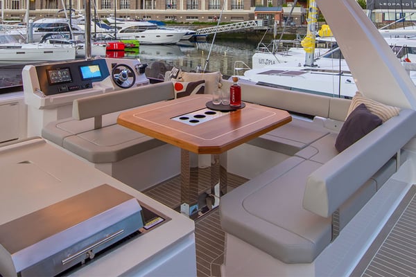 Moorings 403 PC Exclusive Plus