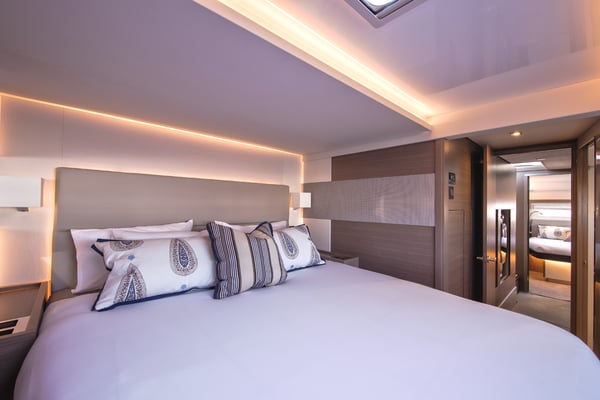 Moorings 534 PC Crewed