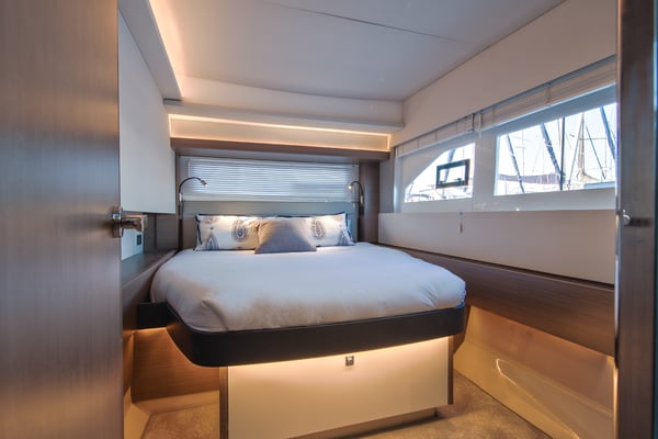 Moorings 534 PC Crewed