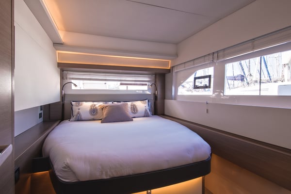 Moorings 534 PC Crewed