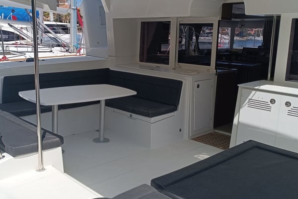 Sunsail Lagoon 450F Classic