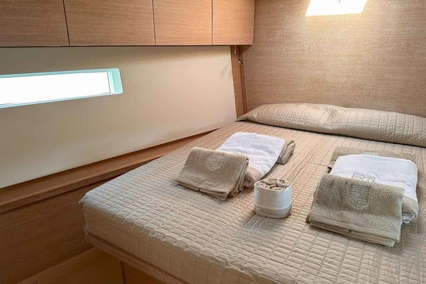 Avalon - Luxury - A/C, Watermaker