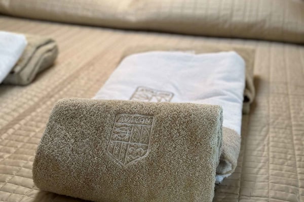 Avalon - Luxury - A/C, Watermaker