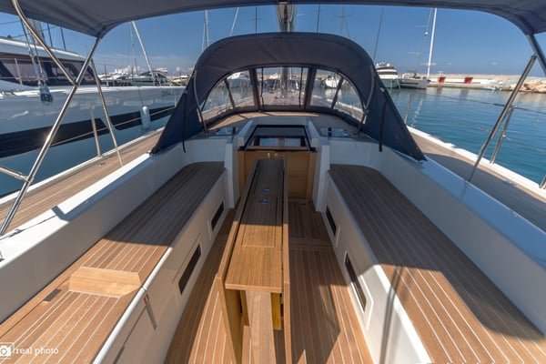 Avalon - Luxury - A/C, Watermaker