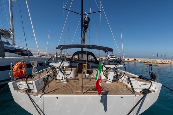 Avalon - Luxury - A/C, Watermaker