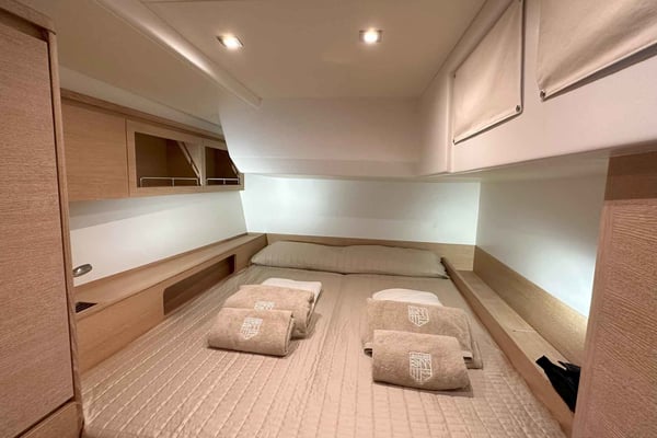 Avalon - Luxury - A/C, Watermaker