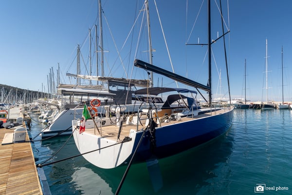 Avalon - Luxury - A/C, Watermaker