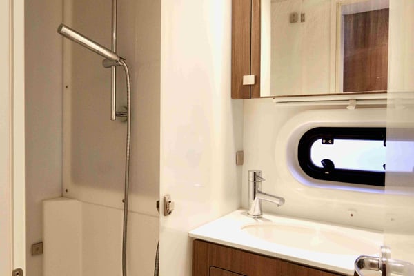 Ferdi - A/C, Generator, Water maker