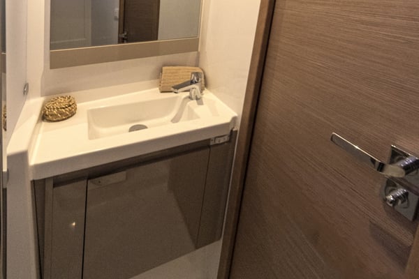 Papa Charlie - A/C, Generator, Water maker