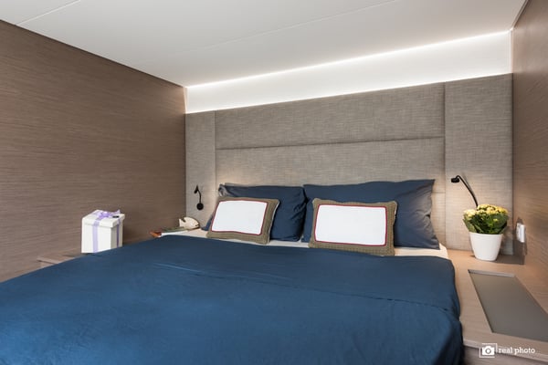 Papa Charlie - A/C, Generator, Water maker