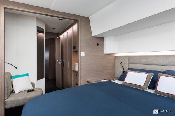 Papa Charlie - A/C, Generator, Water maker