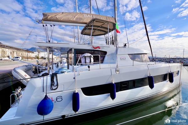 Monia - A/C, Generator, Water maker