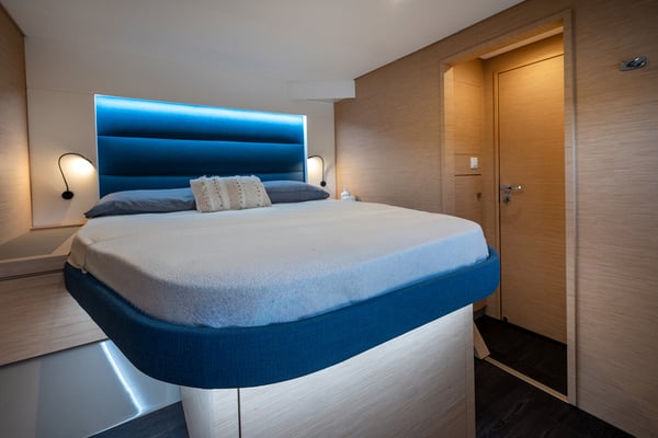 Elsa - A/C, Generator, Water maker